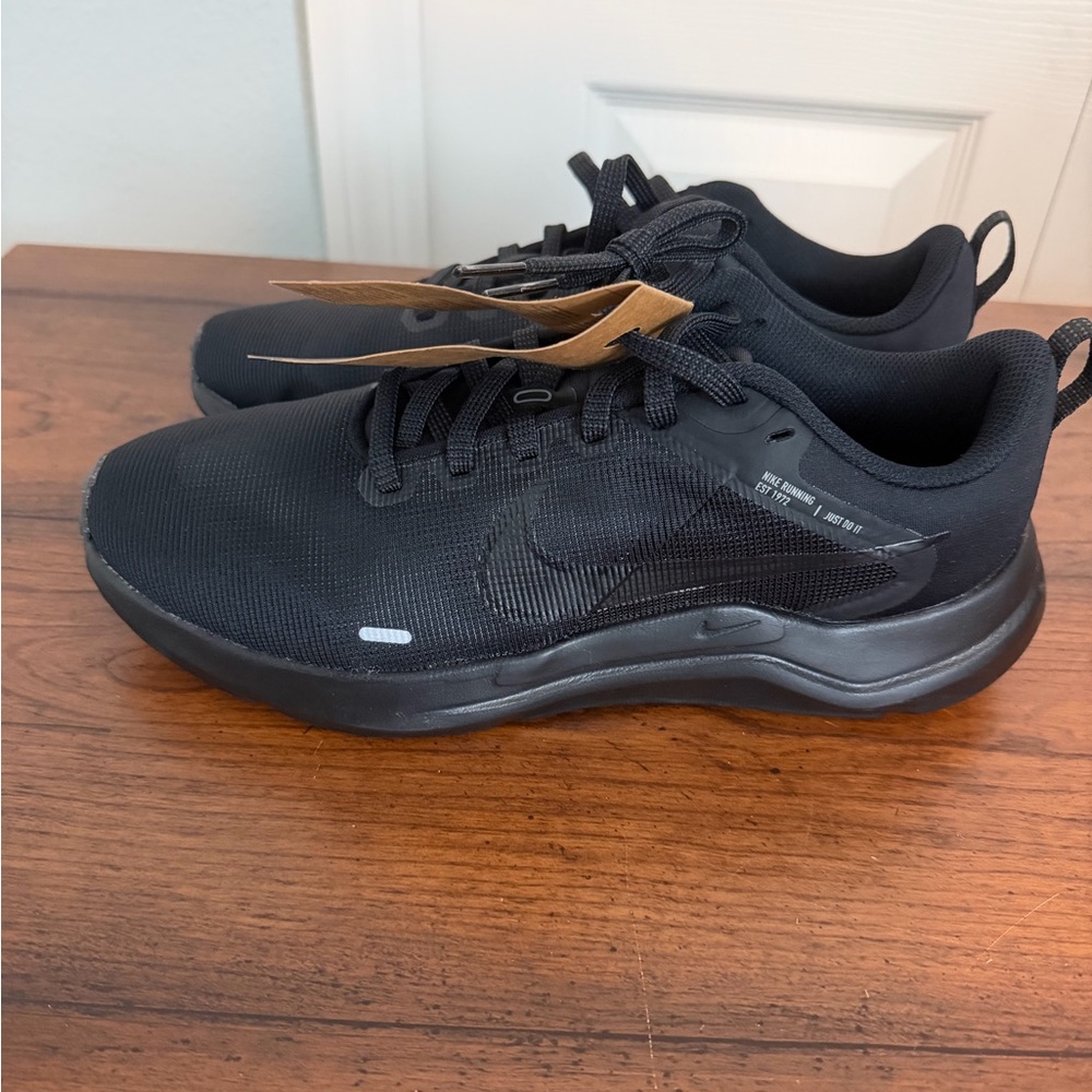 Nike Downshifter 12 Men's Black Sneakers Men’s 7.5/ Women’s 9